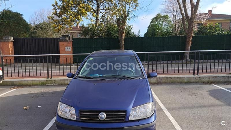 Usado Fiat Punto Dynamic 70 CV (51 kW) 2003 Azul Utilitario