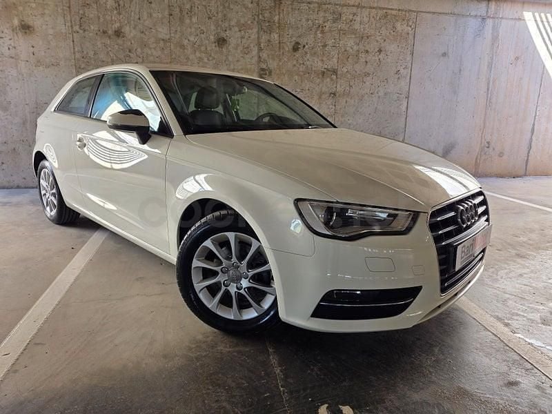 Usado Audi A3 Ambiente 105 HP (77 kW) 2014 Branco Sedan