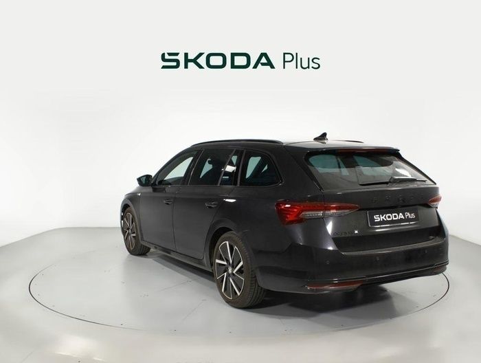 Negro Usado 2025 Skoda Octavia SportLine Familiar | 35.600 € (Precio justo) - Imagen 1/4