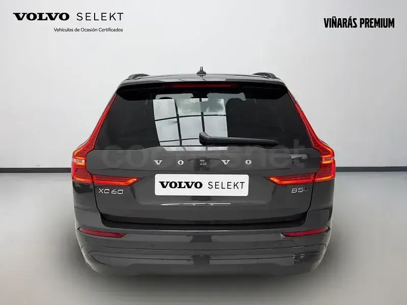 Usado Volvo XC60 Core 250 CV (183 kW) 2025 Gris / plata SUV
