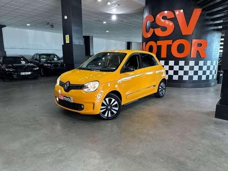 Usado Renault Twingo Techno 60 kW (82 CV) 2023 Amarillo Utilitario