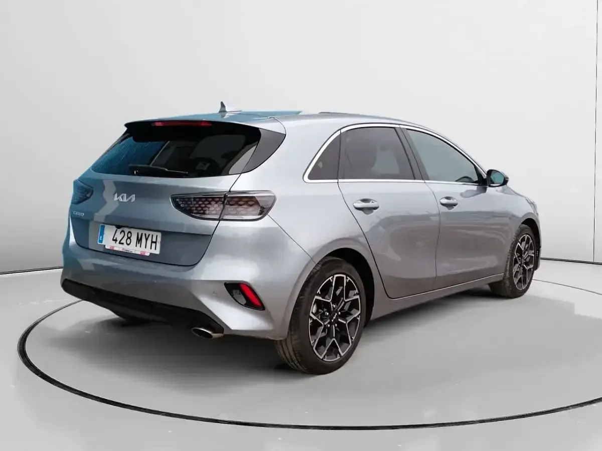 Usado Kia Ceed Edition 7 101 CV (74 kW) 2025 Gris Utilitario