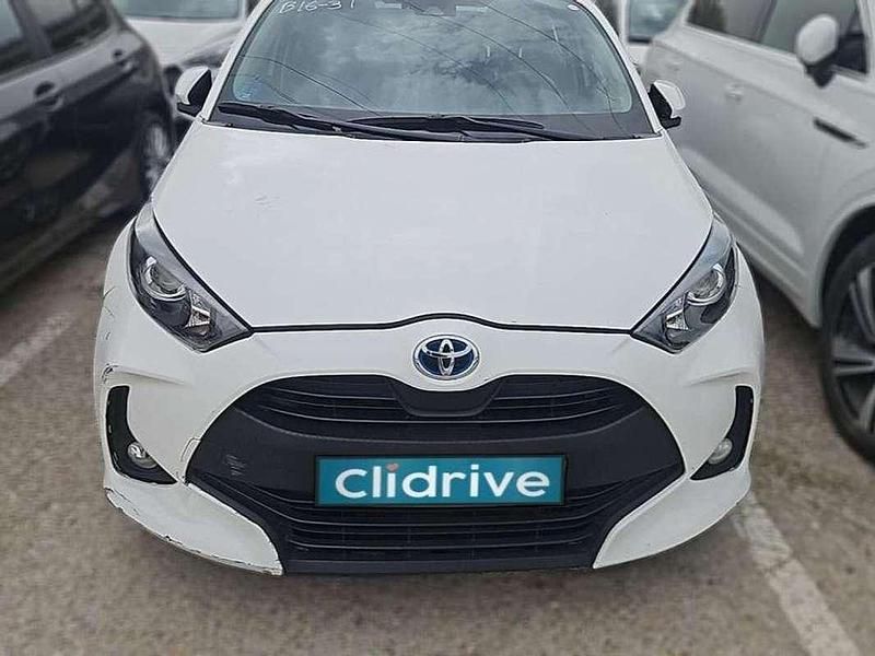 Usado Toyota Yaris Hybrid Active 116 CV (85 kW) 2022 Blanco Utilitario