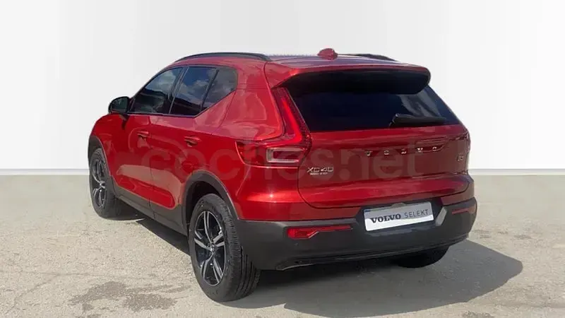 Usado Volvo XC40 Plus 163 CV (119 kW) 2024 Rojo SUV
