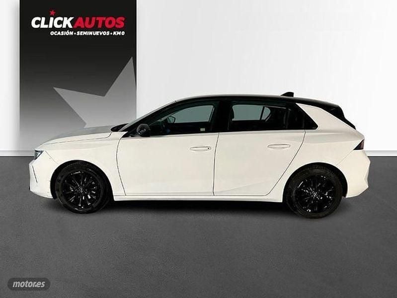Usado Opel Astra Edition 130 HP (95 kW) 2023 Branco Sedan