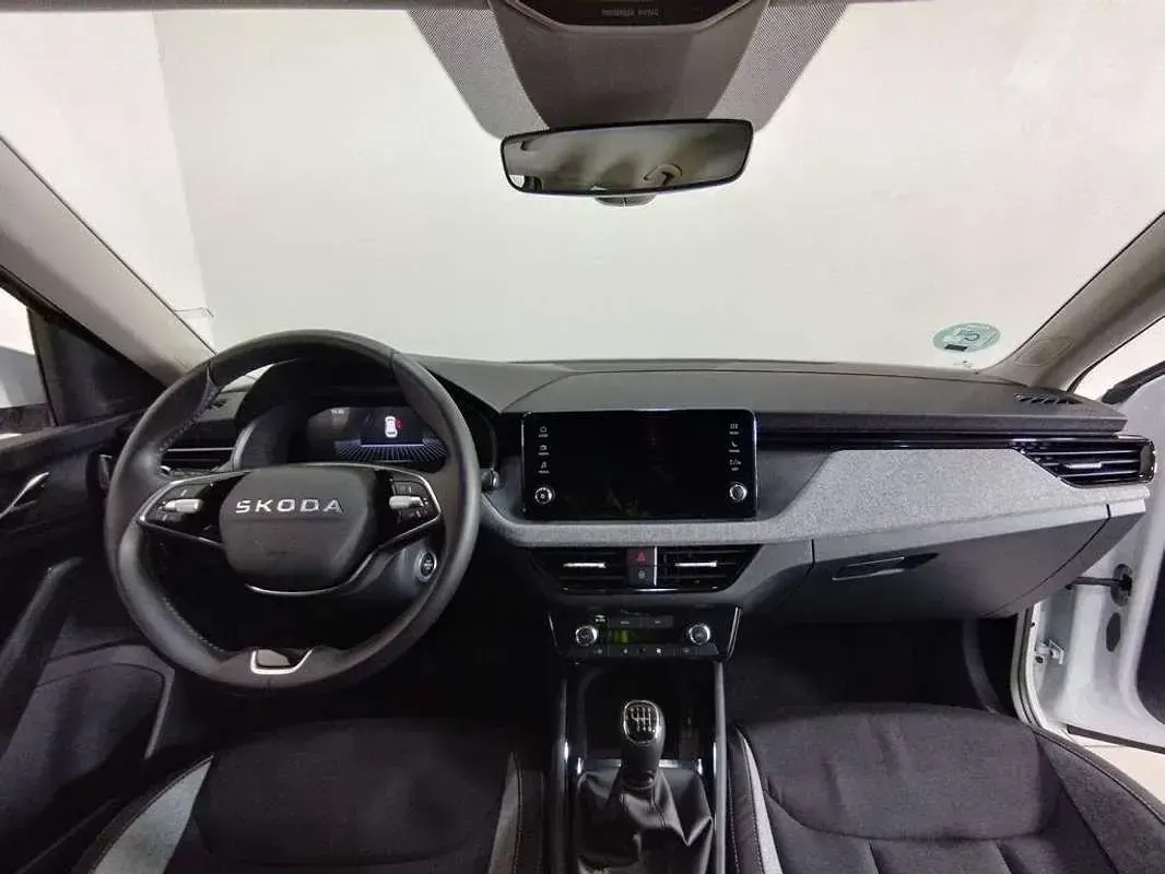 Usado Skoda Kamiq Selection 116 CV (85 kW) 2025 Blanco SUV