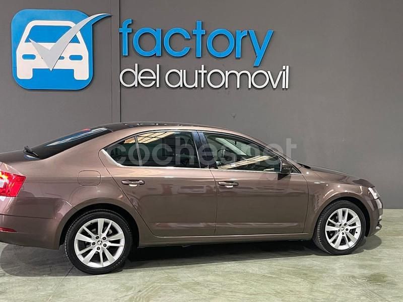 Usado Skoda Octavia 115 CV (84 kW) 2019 Marrón Berlina