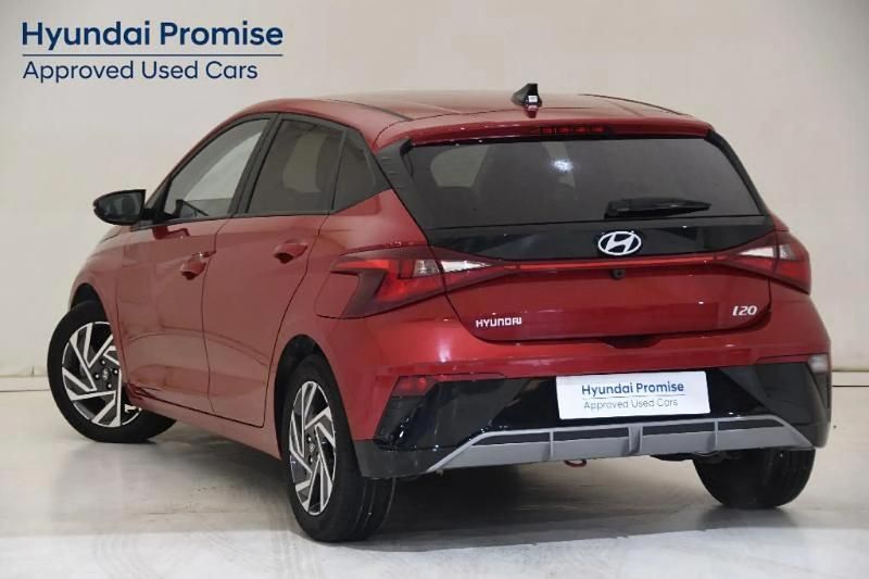 Usado Hyundai i20 100 CV (73 kW) 2025 Granate Utilitario