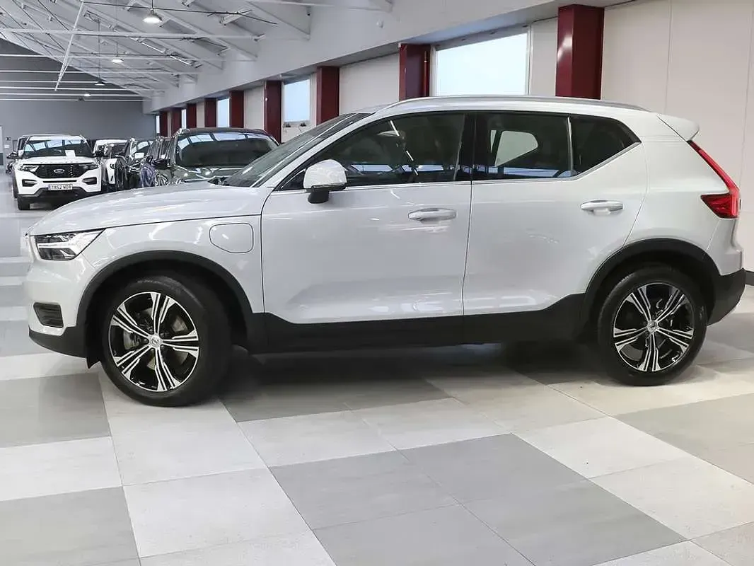 Usado Volvo XC40 Inscription 211 CV (155 kW) 2021 Plateado SUV