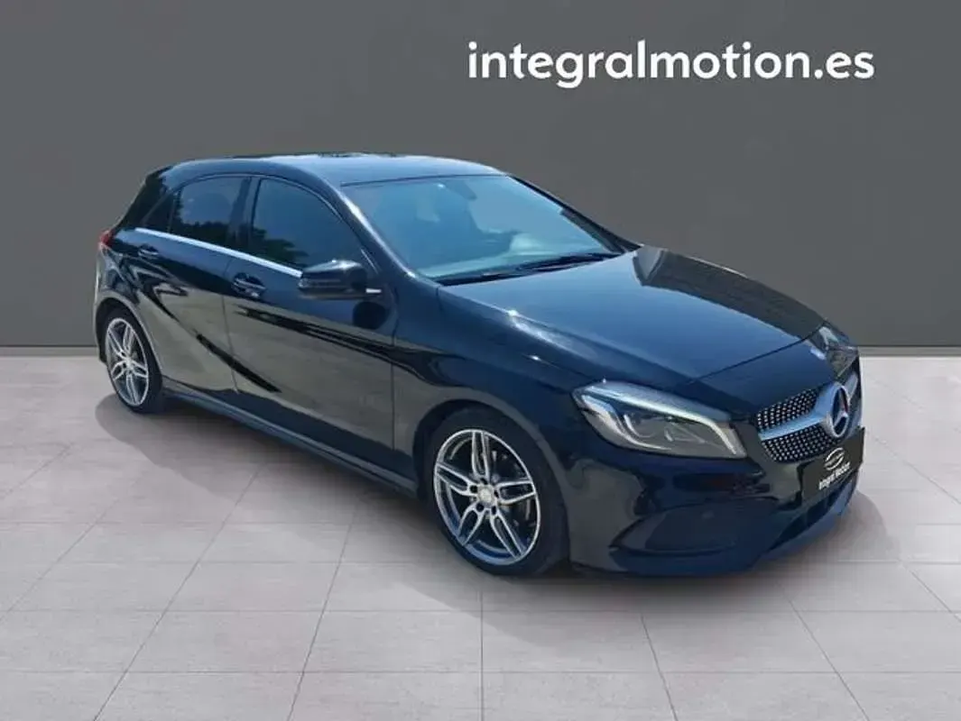 Usado Mercedes A200 AMG line 136 CV (100 kW) 2015 Negro Utilitario