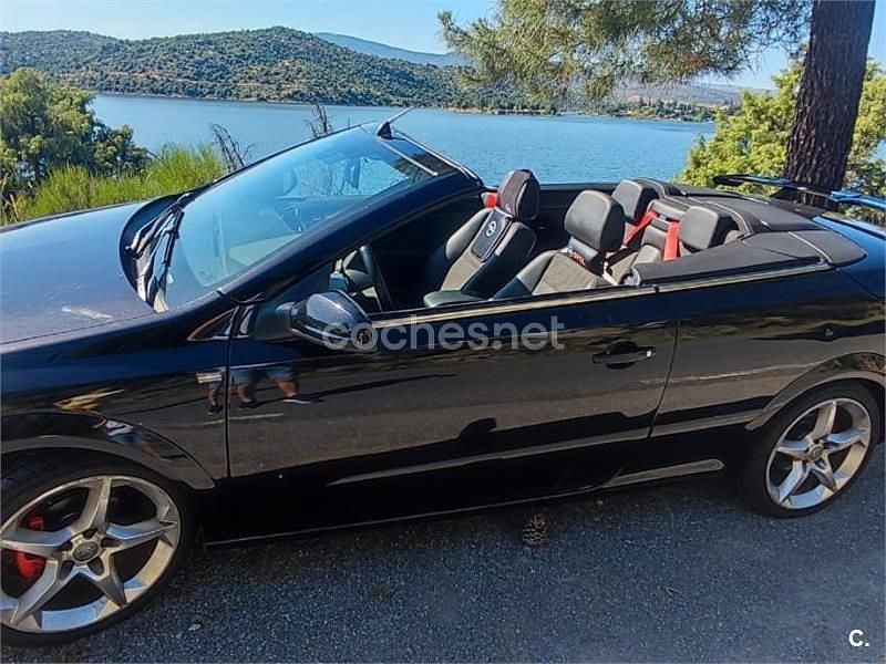 Usado Opel Astra Cabriolet Cosmo 140 CV (102 kW) 2007 Negro Descapotable