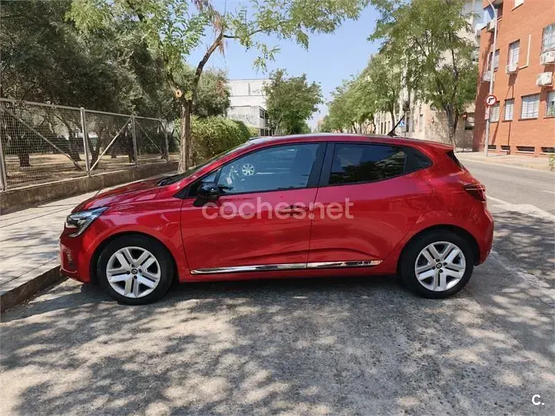 Usado Renault Clio V Intens 90 CV (66 kW) 2022 Rojo Berlina