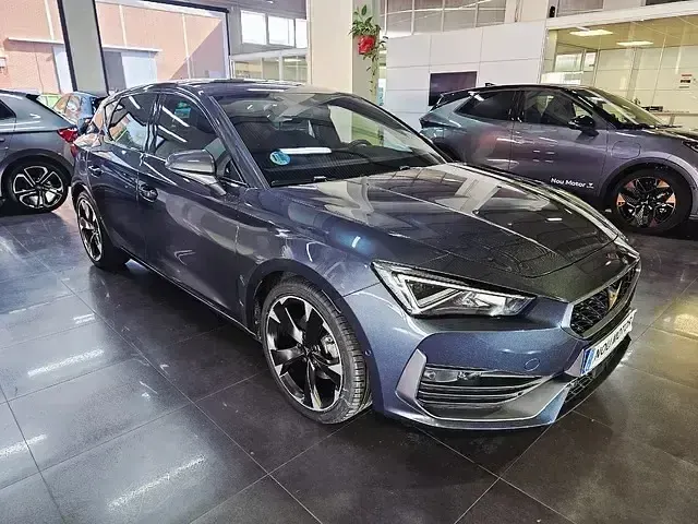 Usado Cupra Leon 150 CV (110 kW) 2023 Gris Berlina