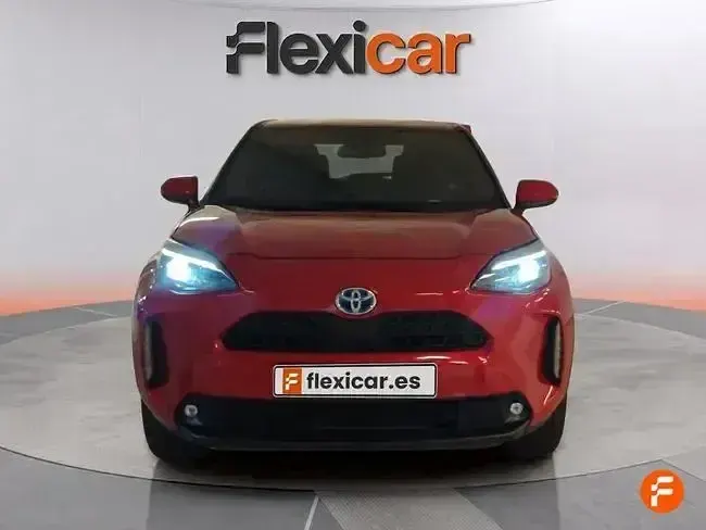Usado Toyota Yaris Active 116 CV (85 kW) 2024 Rojo Utilitario