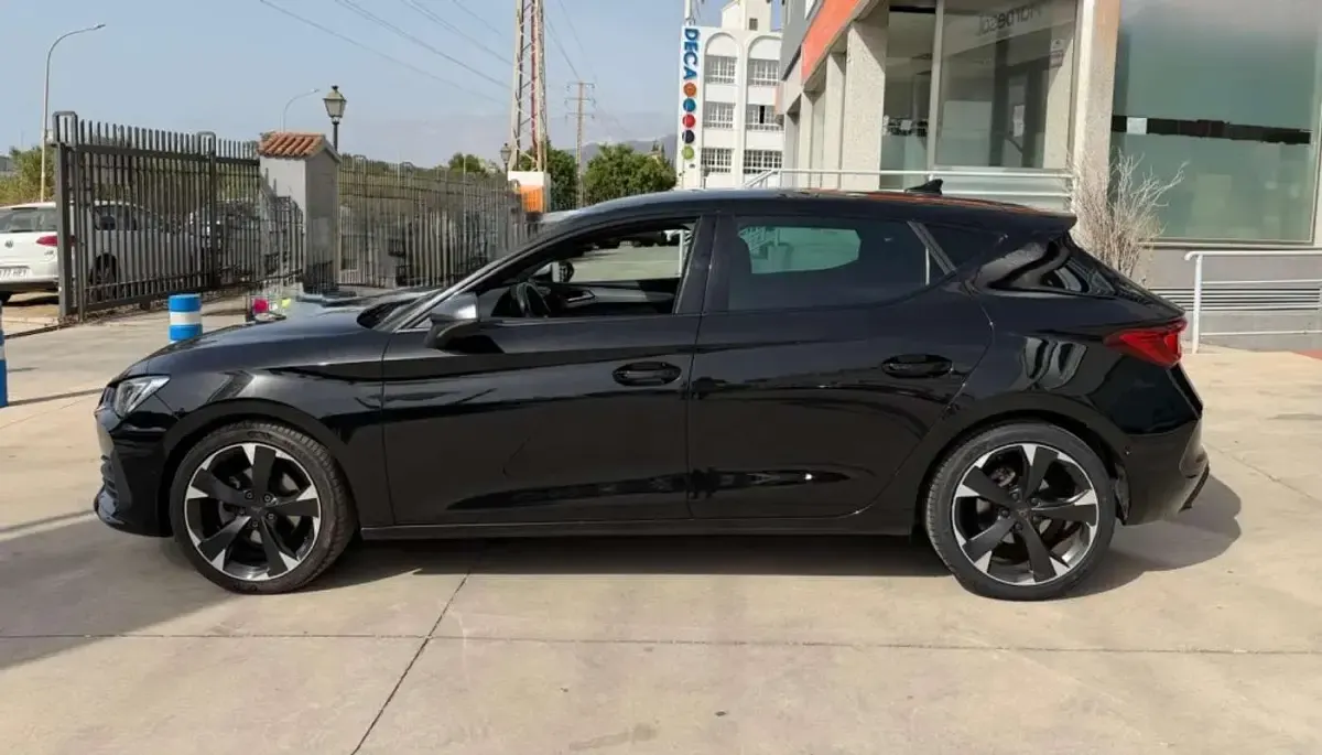 Usado Cupra Leon 150 CV (110 kW) 2023 Negro Utilitario