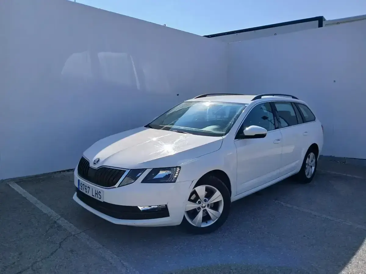 Usado Skoda Octavia Ambition 115 CV (84 kW) 2020 Blanco