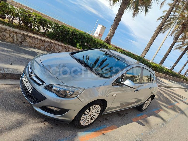 Gris / plata Usado 2015 Opel Astra Selective Berlina | 8790 € (Super precio) - Imagen 1/4