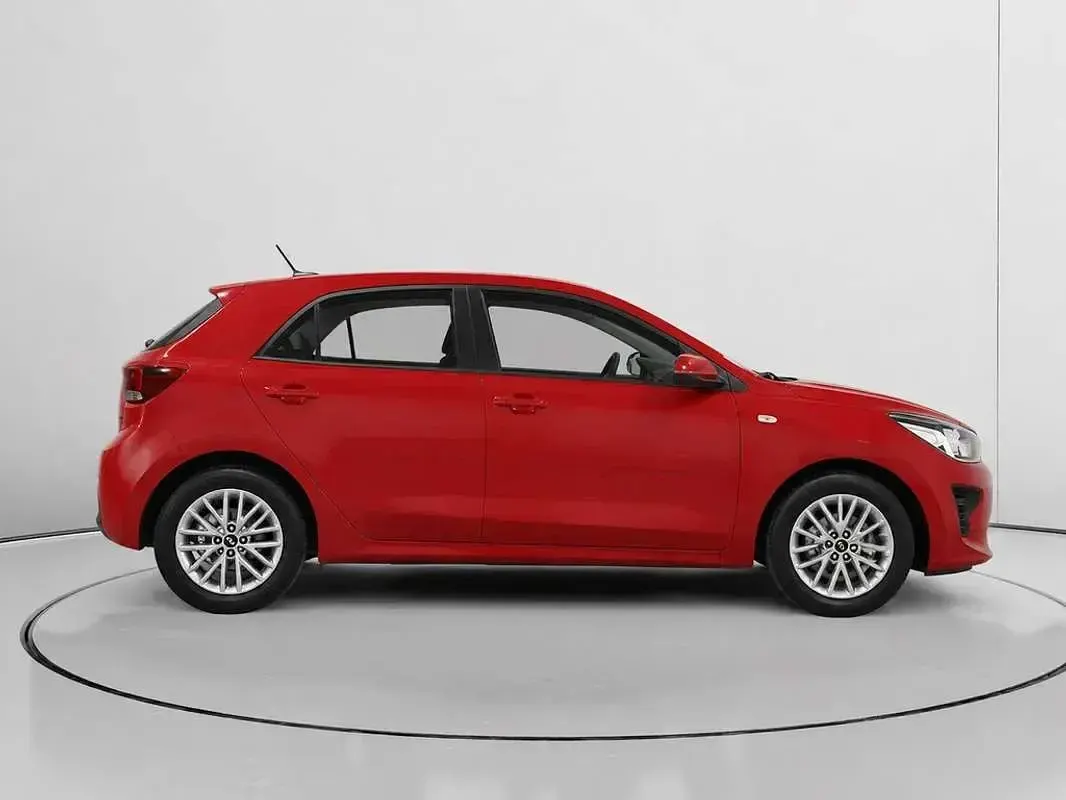 Usado Kia Rio 84 CV (61 kW) 2022 Blanco Utilitario