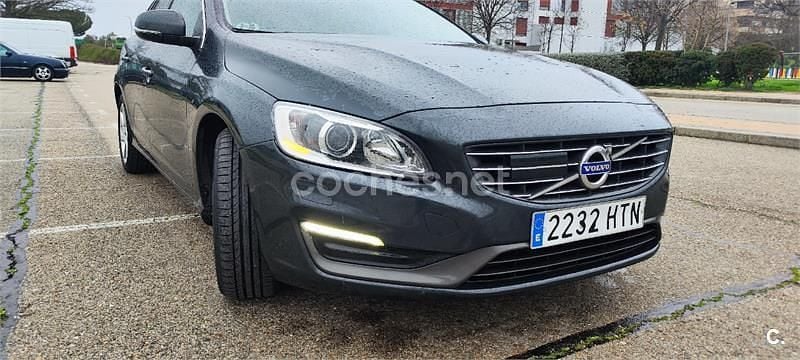 Usado Volvo V60 Momentum 136 CV (100 kW) 2013 Negro Familiar