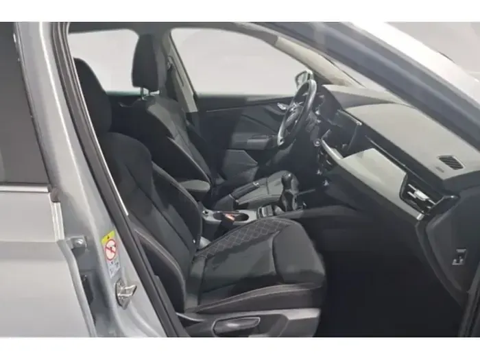 Usado Skoda Kamiq Ambition 110 CV (80 kW) 2021 Gris plata SUV
