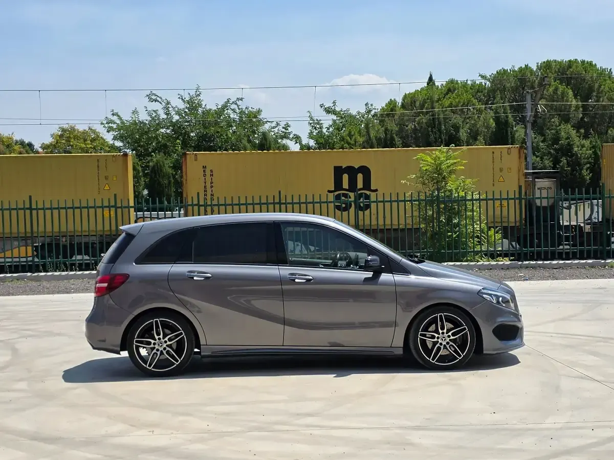 Usado Mercedes B220 177 CV (130 kW) 2017 Gris / plata Utilitario