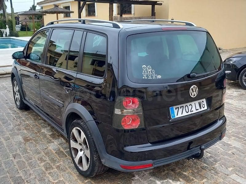 Usado VW Touran Highline 140 CV (102 kW) 2007 Negro Monovolumen