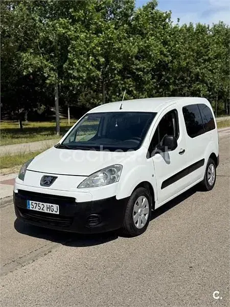 Usado Peugeot Partner Tepee Access 75 CV (55 kW) 2011 Blanco Monovolumen