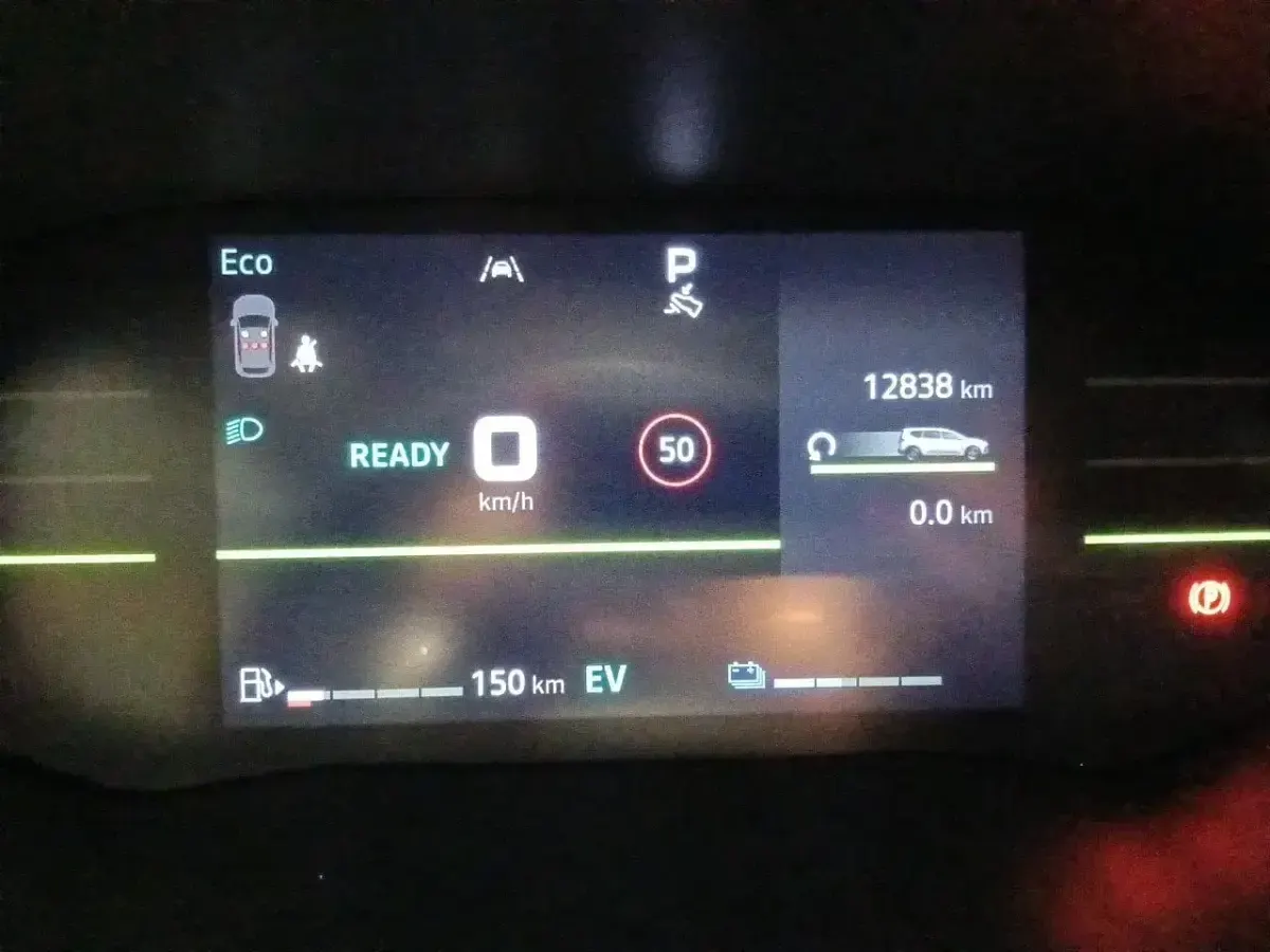 Usado Dacia Jogger Extreme 140 CV (102 kW) 2025 Verde Monovolumen