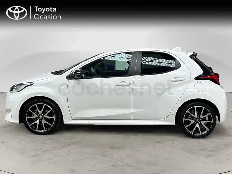 Usado Toyota Yaris Hybrid Style 116 CV (85 kW) 2022 Blanco Berlina