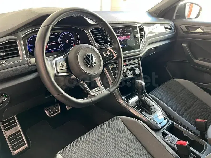 Usado VW T-Roc R-line 150 CV (110 kW) 2022 Gris / plata SUV