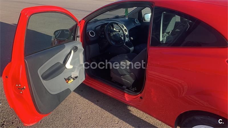 Usado Ford Ka 69 CV (50 kW) 2015 Rojo Berlina
