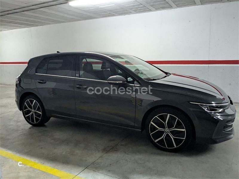 Usado VW Golf VIII 150 CV (110 kW) 2024 Gris / plata Berlina