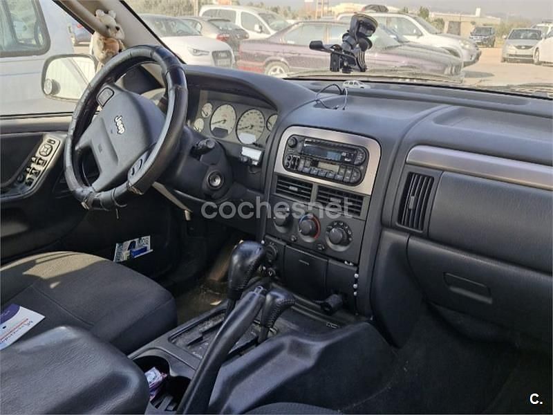 Usado Jeep Grand Cherokee Laredo 163 CV (119 kW) 2002 Gris / plata SUV