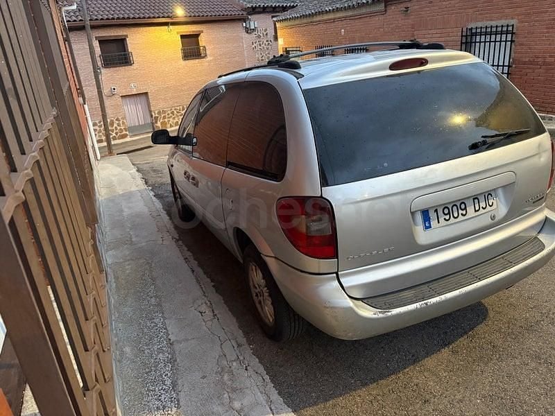 Usado Chrysler Voyager 150 CV (110 kW) 2005 Gris / plata Monovolumen