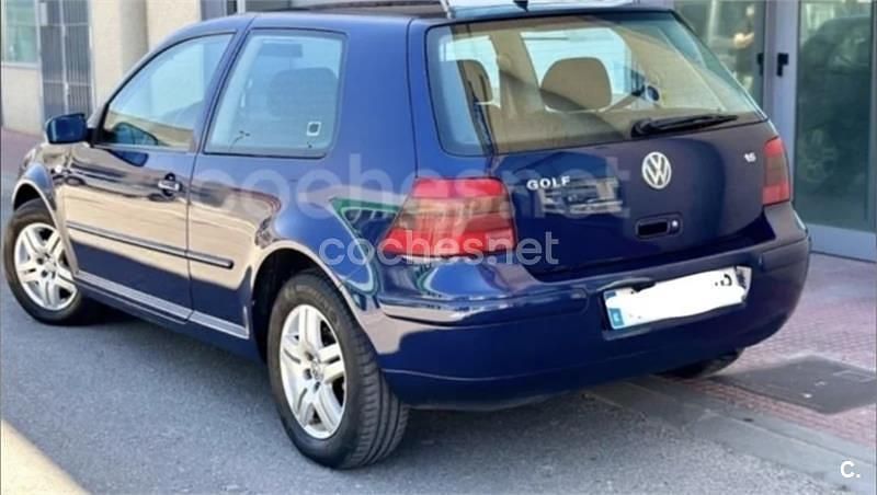 Azul Usado 2001 VW Golf Highline Berlina | 4000 € (Precio justo) - Imagen 1/4