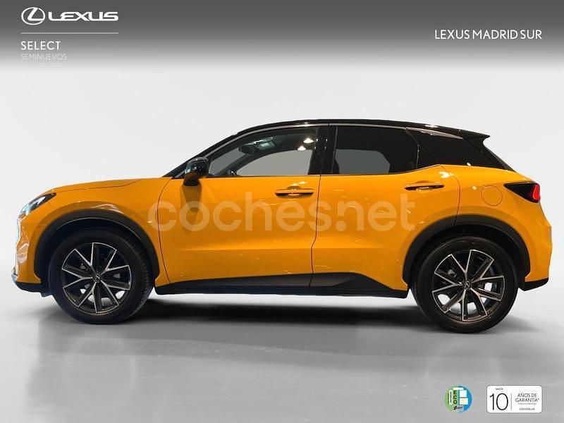 Usado Lexus LBX 136 CV (100 kW) 2024 Amarillo SUV