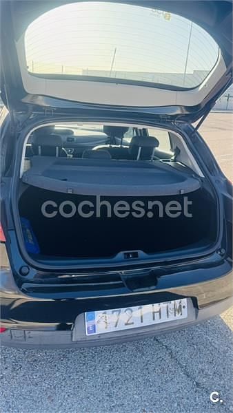 Usado Renault Mégane Dynamique 115 CV (84 kW) 2013 Negro Berlina