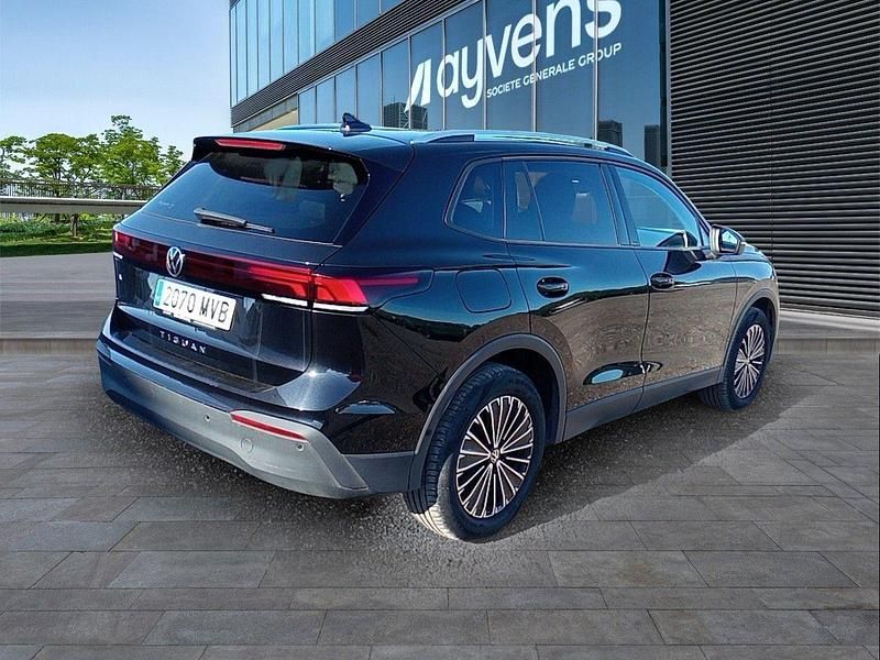 Usado VW Tiguan Life 150 CV (110 kW) 2024 Negro SUV