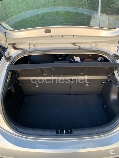 Usado Kia Rio GT-Line 100 CV (73 kW) 2023 Gris / plata Berlina