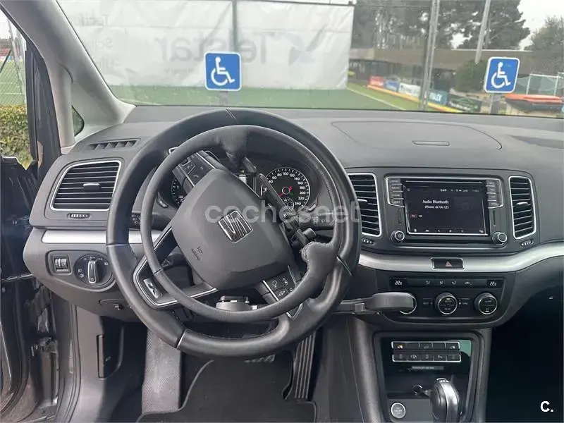 Usado Seat Alhambra 4Drive 184 CV (135 kW) 2017 Marrón Monovolumen