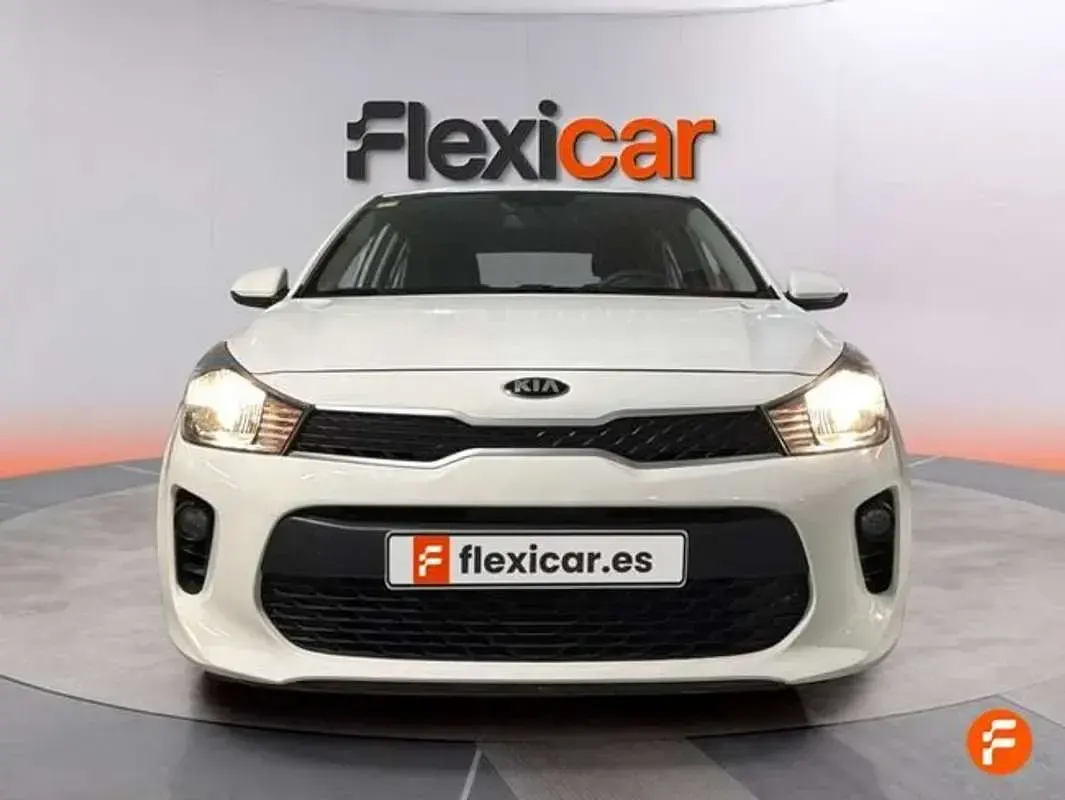 Usado Kia Rio 84 CV (61 kW) 2018 Blanco Utilitario