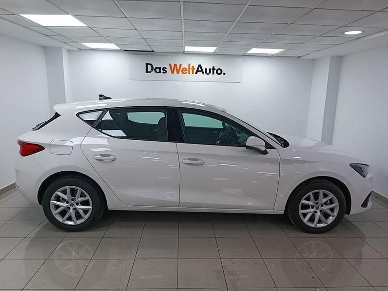 Usado Seat Leon Reference 116 CV (85 kW) 2022 Blanco Utilitario