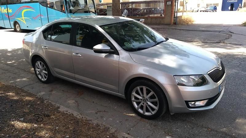 Occasion Skoda Octavia Active 105 ch (77 kW) 2014 Gris Citadine