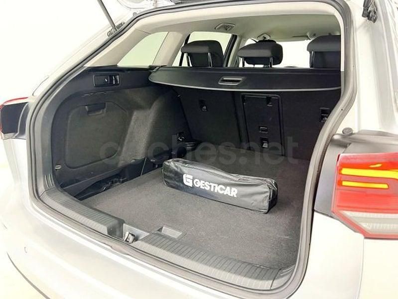 Usado VW Golf VIII 115 CV (84 kW) 2021 Gris / plata Familiar