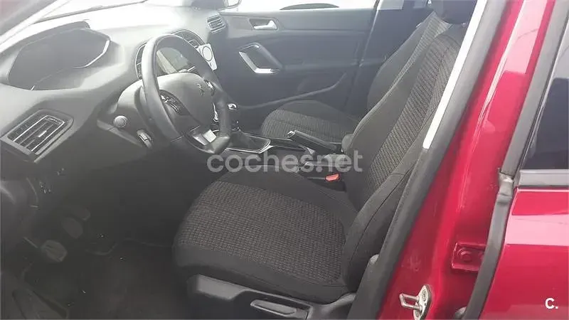 Occasion Peugeot 308 Active 130 ch (95 kW) 2021 Rouge Berline