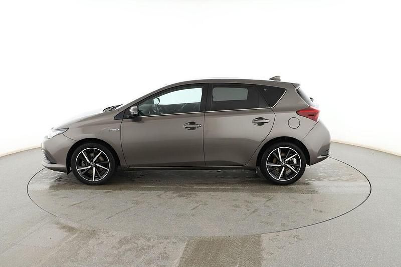 Usado Toyota Auris Hybrid Style 136 CV (100 kW) 2018 Gris Berlina