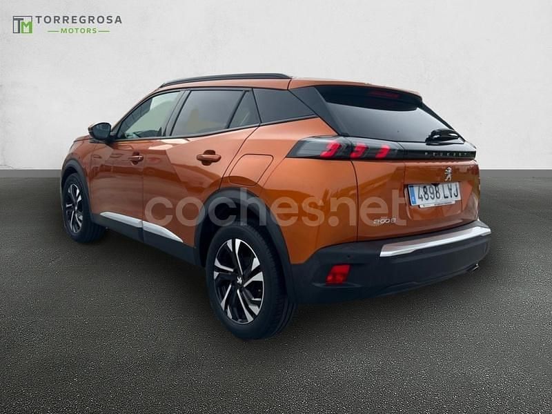 Usado Peugeot 2008 Allure 110 CV (80 kW) 2021 Naranja SUV