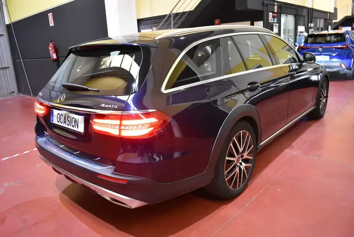 Usado Mercedes E220 All-Terrain 194 CV (142 kW) 2019 Azul Familiar