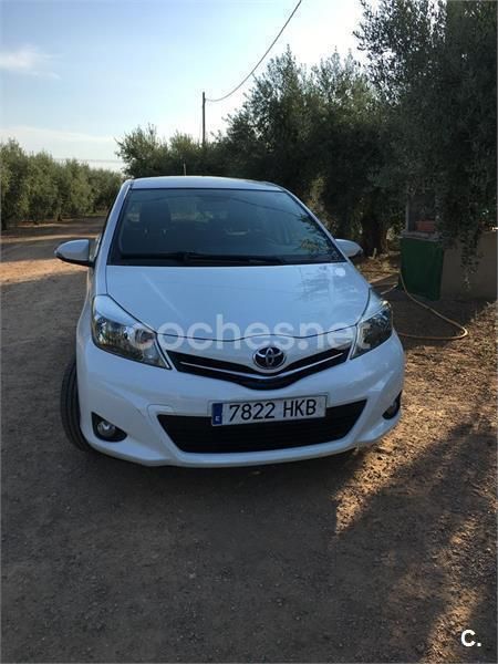 Blanco Usado 2012 Toyota Yaris City Berlina | 6800 € (Buen precio) - Imagen 1/4
