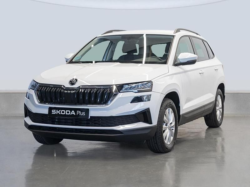 Usado Skoda Karoq Active 110 CV (80 kW) 2023 Blanco SUV
